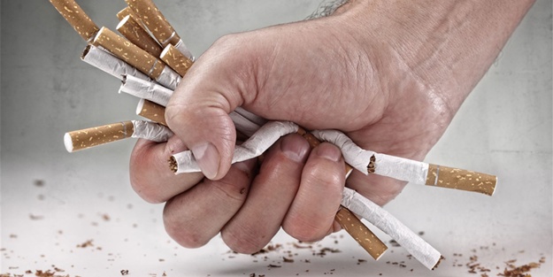 Kendi geliştirdiği serumla sigarayı bıraktırıyor