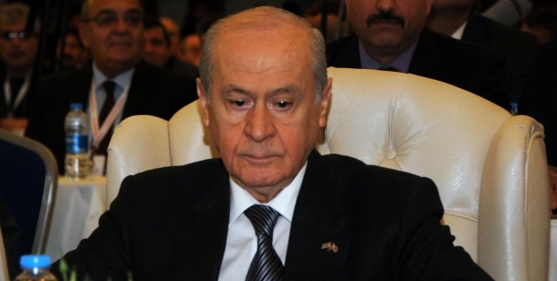 Kendi kafasına sıktı