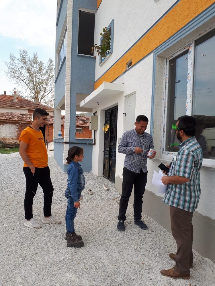Kendi küçük yüreği büyük 