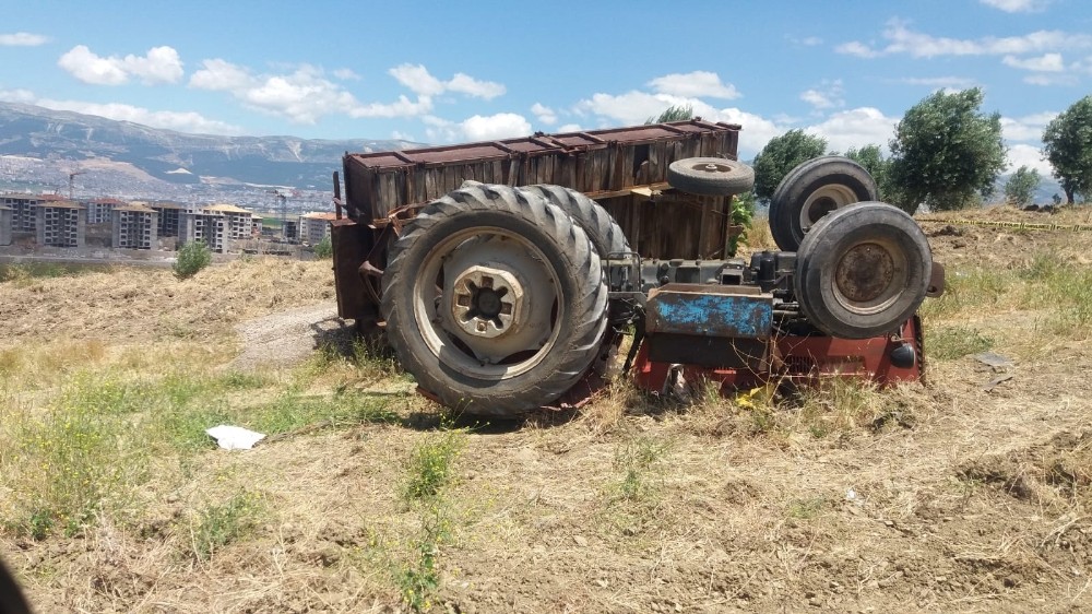 Kendi kullandığı traktörün altında can verdi 