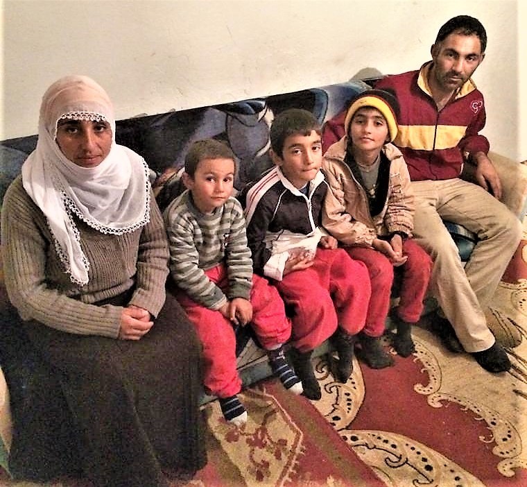 Kendilerini mum ışığından kurtaran Vekili çaya davet etti 