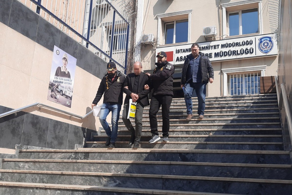 Kendilerini polis olarak tanıtıp 1.5 milyon değerindeki ziynet eşyaları aldılar
