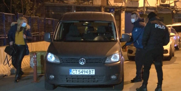 Kendilerini polis olarak tanıtıp yol ortasında dolandırıcılık yaptılar