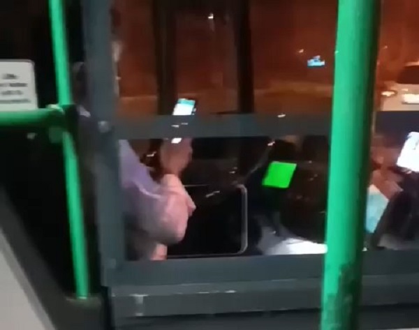 Kendine emanet canları tehlikeye attı! İETT şoföründen skandal