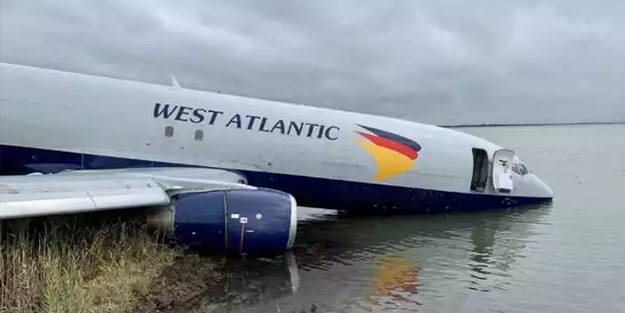 Kendini gemi sanan uçak