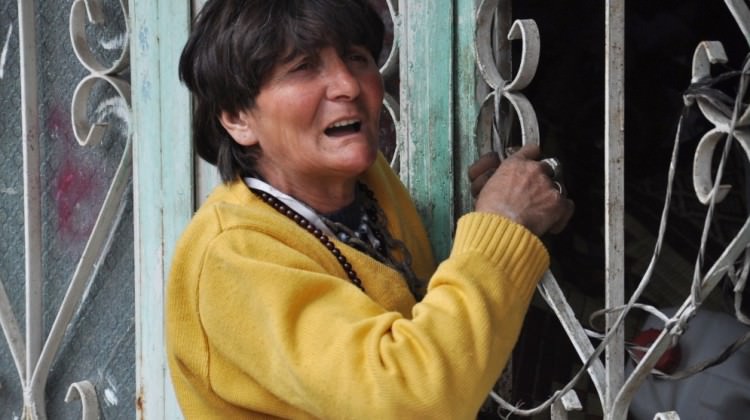 Kendini kapıya zincirledi!