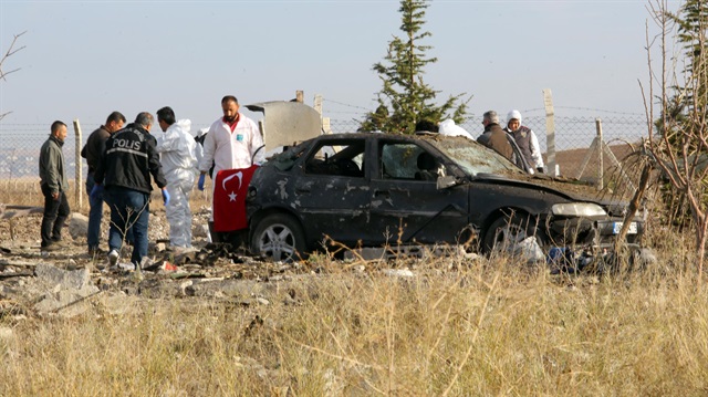 Kendini patlatan alçaklar araca Türk bayrağı asmış!
