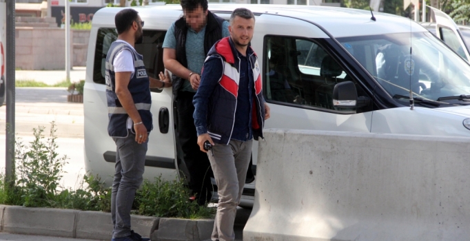 Kendini polis olarak tanıtan dolandırıcı yakalandı