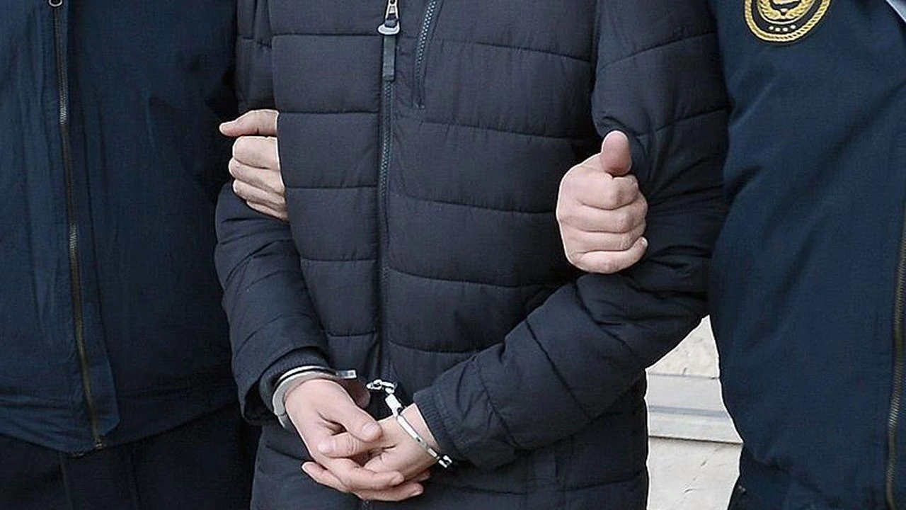 Kendini polis olarak tanıtan şahıs paketlendi