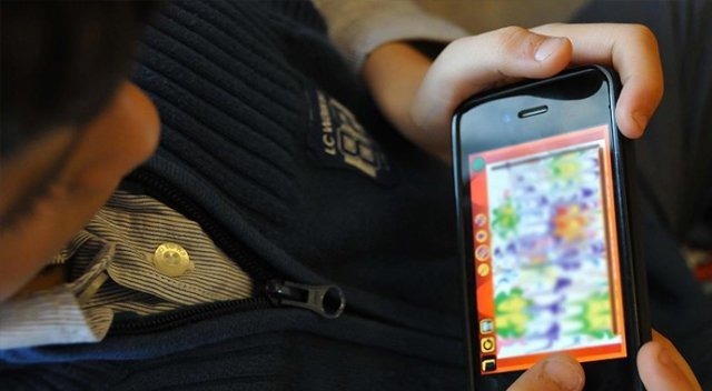 'Kendini yalnız hisseden öğrenci 'telefon bağımlısı' oluyor'