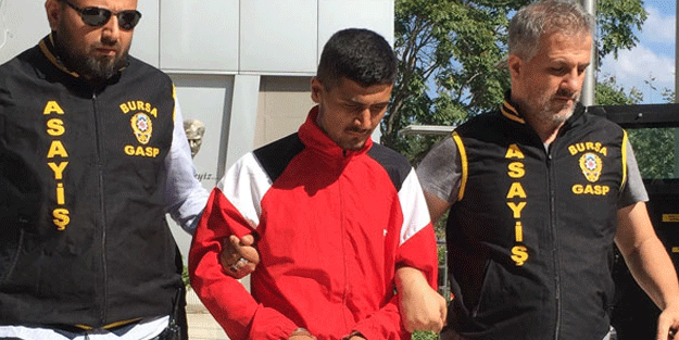 Kendisine çarpıp kaçan aracı bulamadı diye ona benzeyen arabaları ateşe verdi