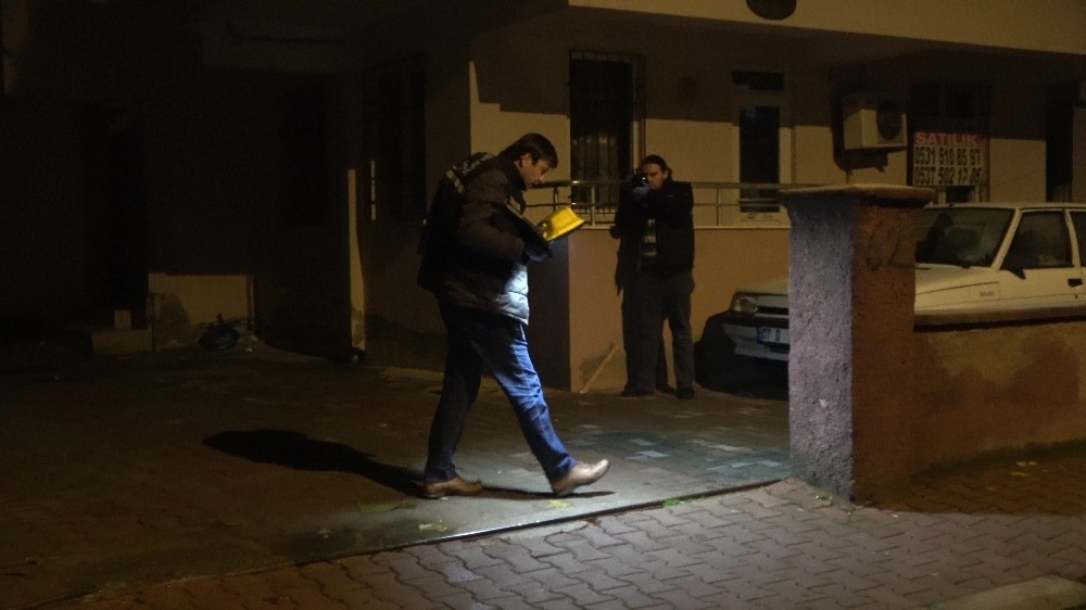 Kendisine küfrettiğini iddia ettiği komşusunu öldürdü 