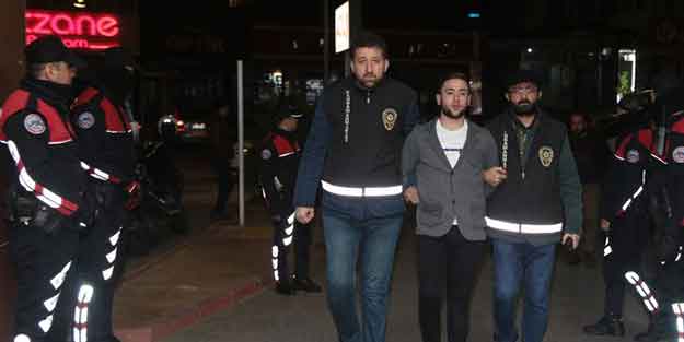 Kendisine küfür eden adamı bıçakladı!