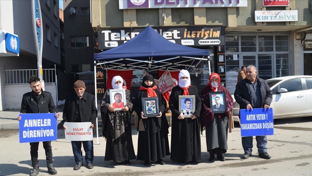 Kendisini lağvetmesi beklenen PKK’ya annelerden çağrı: "Bayram geliyor, evlatlarımızı bırakın"