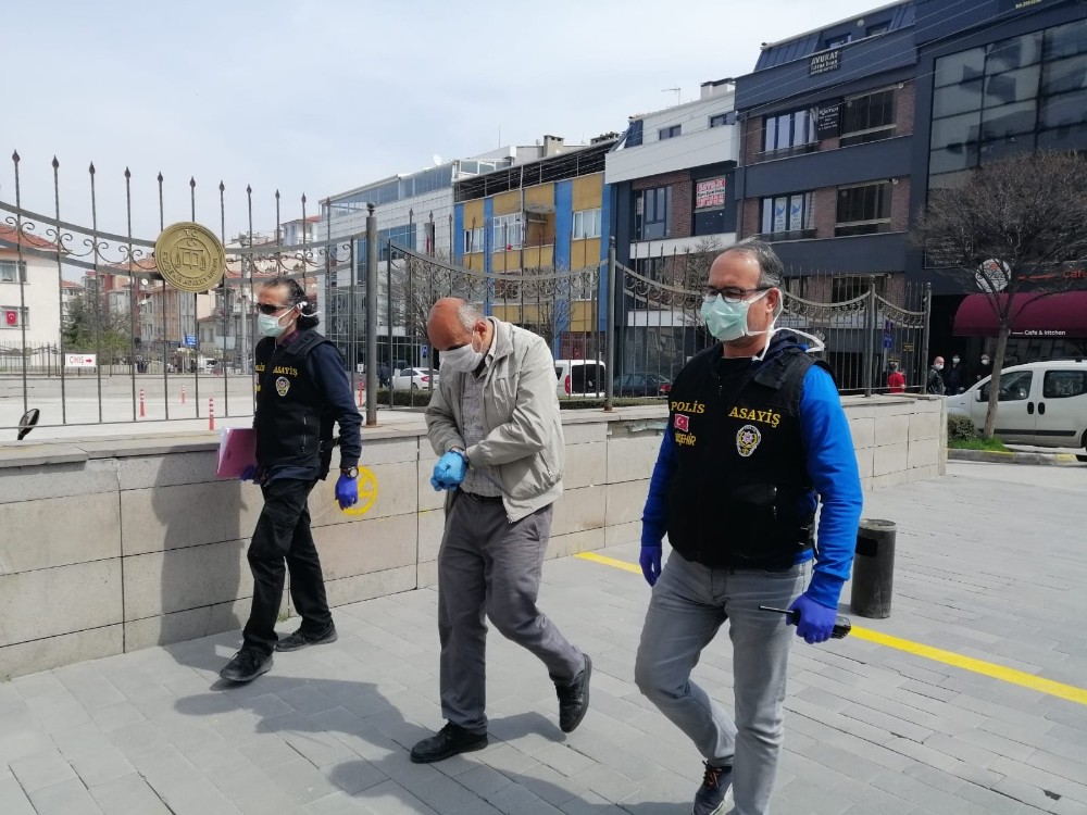 Kendisini polis ve savcı olarak tanıtan dolandırıcı yakalandı 