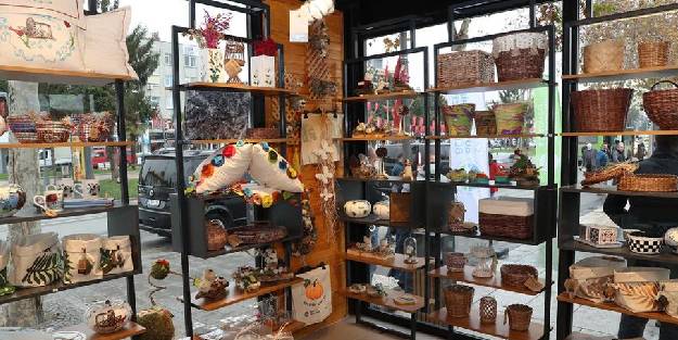 Kenevir ve geri dönüşüm malzemelerinden yapılan ürünler