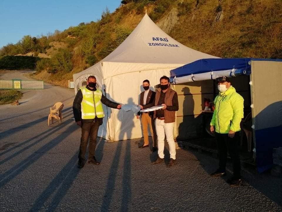 Kent Konseyinden uygulama yapan ekiplere tatlı ikramı 