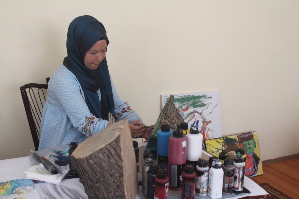 Kentin tarihi ve kültürel değerlerini kütüklere yansıtıyor 