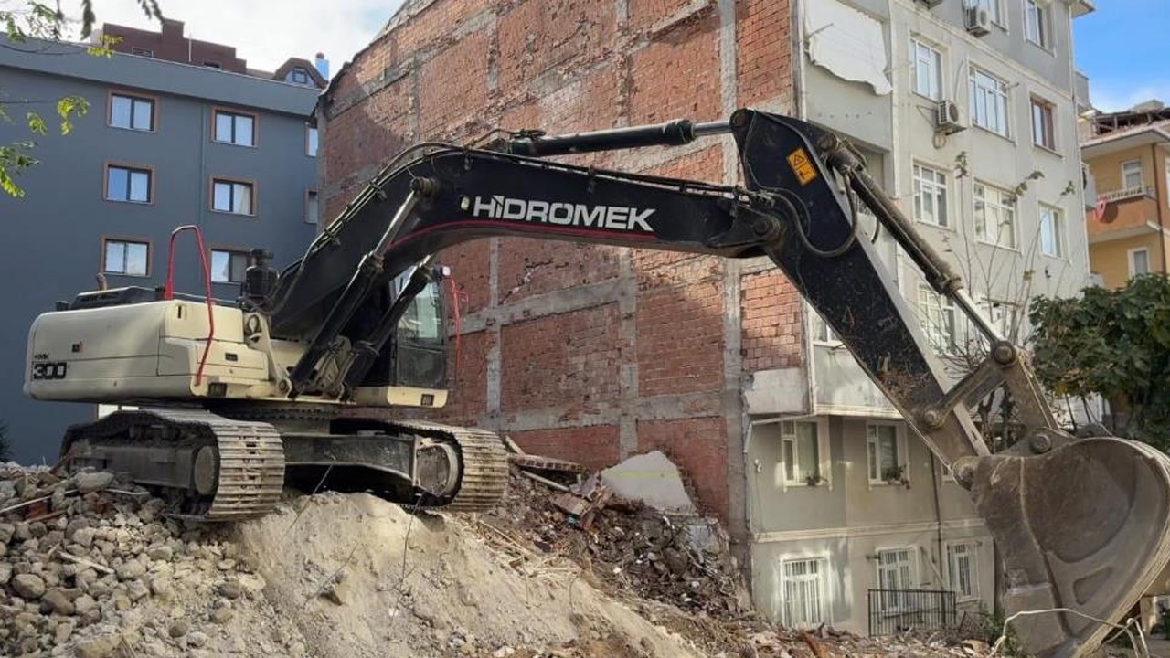 Kentsel dönüşüm faciaya dönüşecekti! Yanlış binanın duvarına zarar verdiler