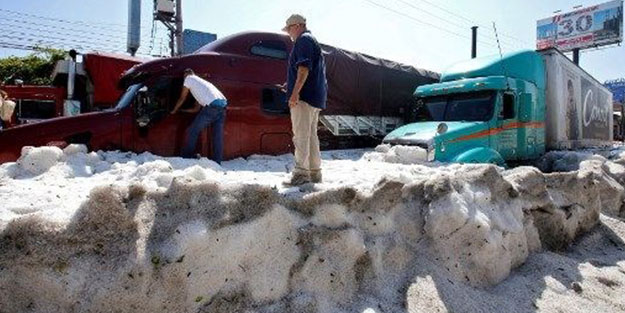 Kentte sıcaklık 30 derece! Caddeler 1,5 metre kalınlığında buzla kaplandı