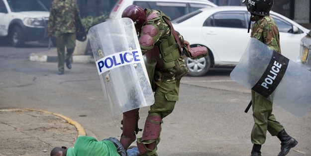 Kenya'da polis göstericilere ateş açtı! Ölüler var