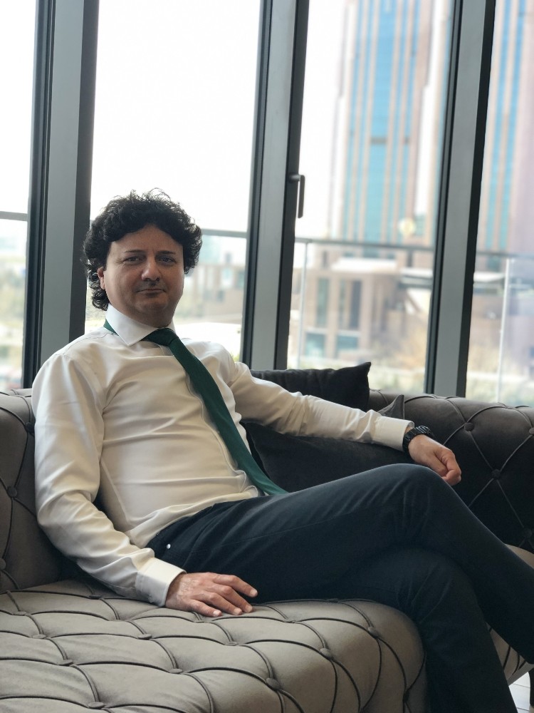 Kepçe kulak problemi psikolojiyi bozuyor 