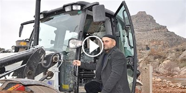 Gönüllü kepçe operatörlüğü yapan örnek 'imam'