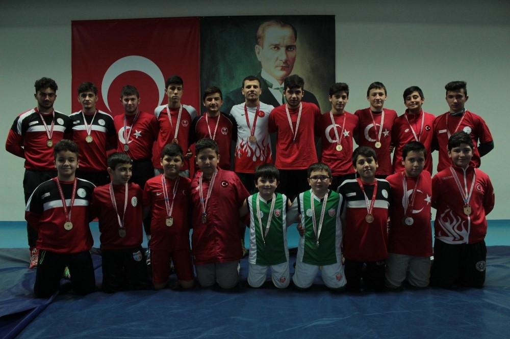 Kepez Belediyespor’un sırtı yere gelmedi 