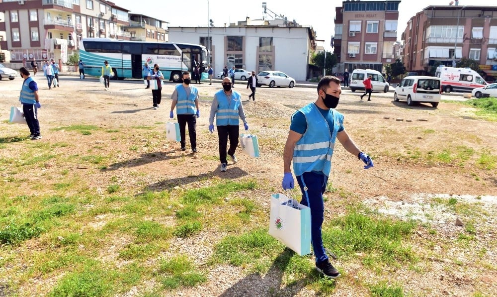 Kepez bir günde 25 bin 897 konuta, 77 bin 691 adet maske dağıttı 