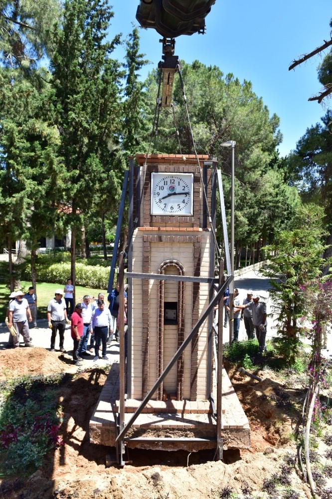 Kepezaltı-Santral’in sembol ‘Saat Kulesi’ DokumaPark’a taşındı 