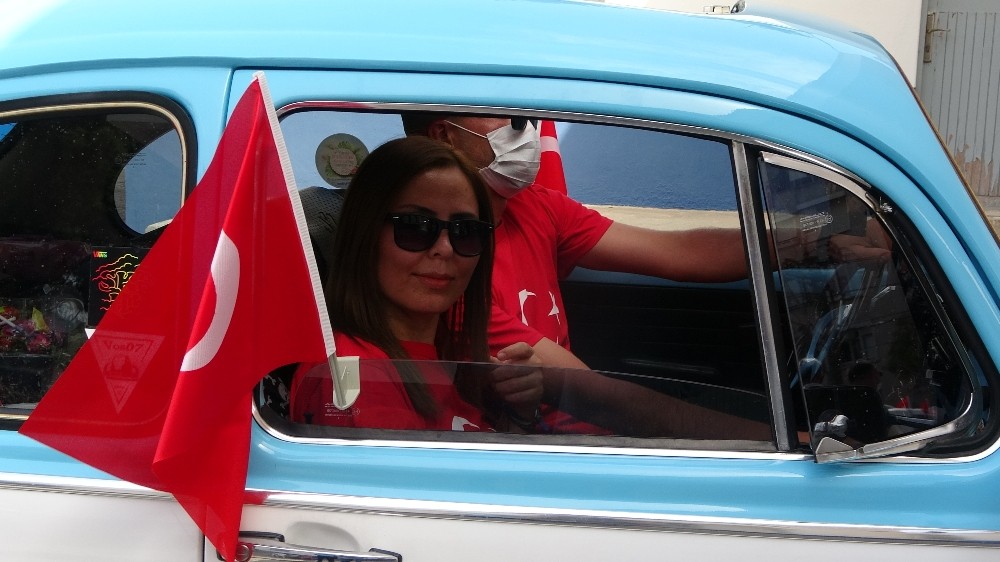Kepez’de 19 Mayıs, klasik araç konvoyuyla kutlandı 
