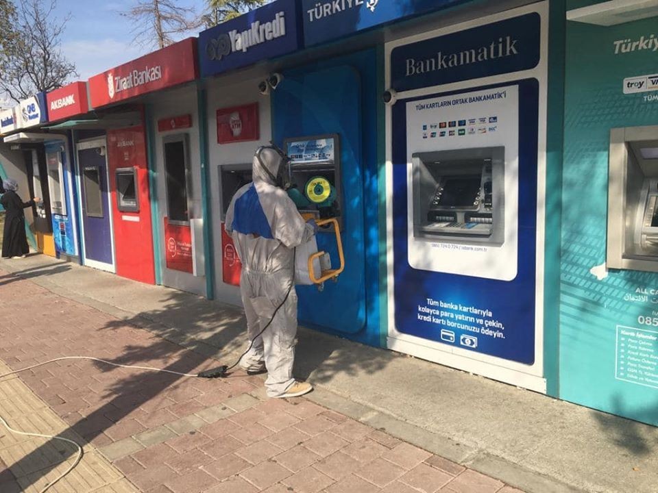 Kepez’de bankamatikler dezenfekte ediliyor 