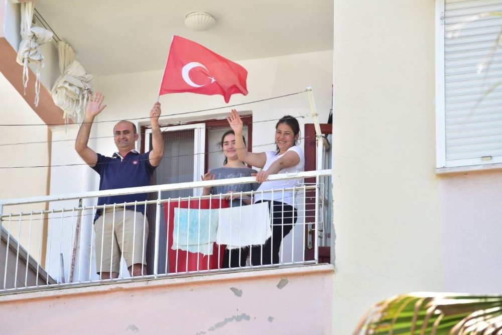 Kepez’de bayram heyecanı balkonlarda sürdü 