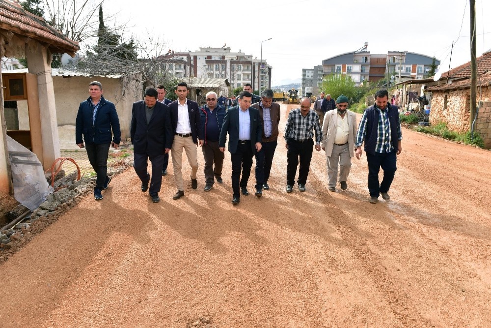 Kepez’de vatandaşın yol sorunu çözülüyor 