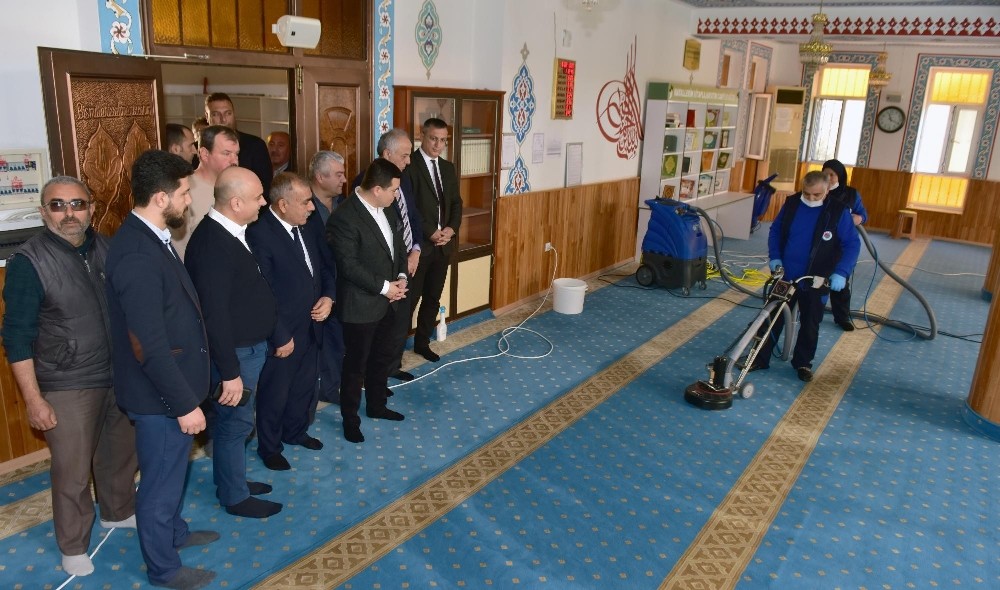 Kepez’den camilere teknolojik temizlik 