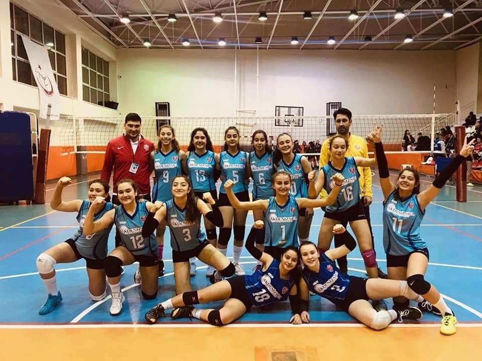 Kepez’in küçük kızlar voleybol takımından galibiyet 