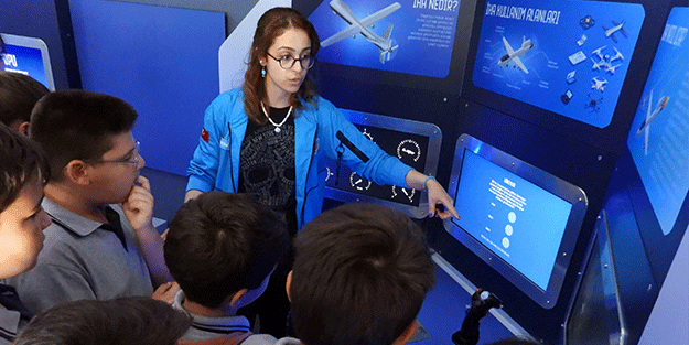 Kepez’in Mobil Bilim Tırı okullarda