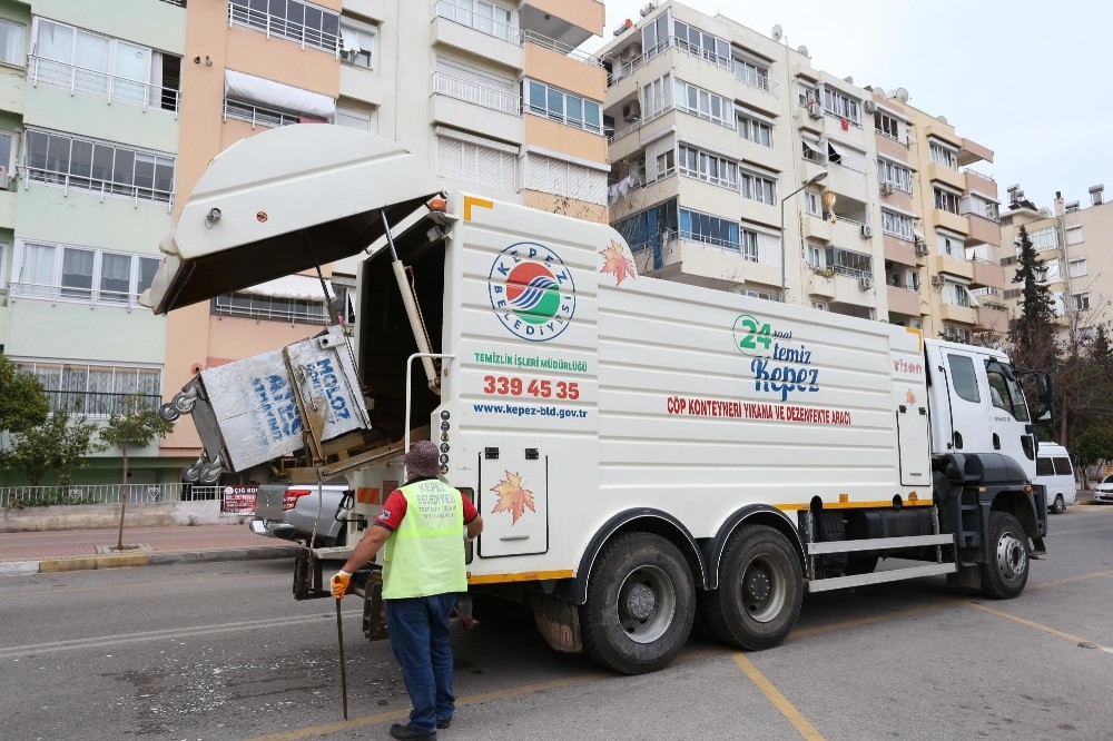Kepez’in sokaklarında Korona virüs temizliği 