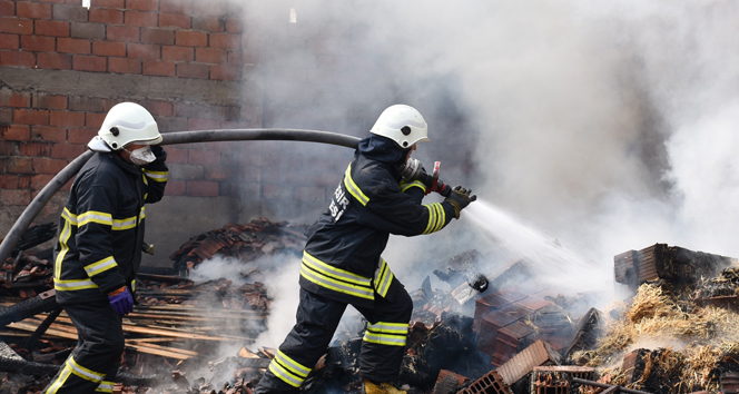 Kereste atölyesi kül oldu