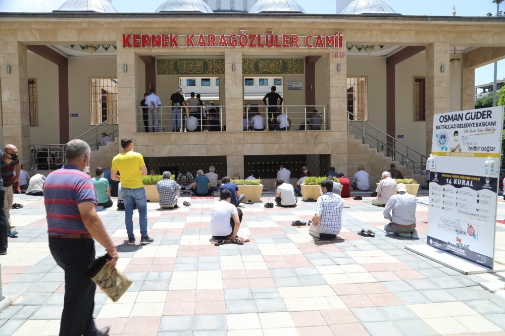 Kernek Karagözlüler Cami ibadete açıldı 