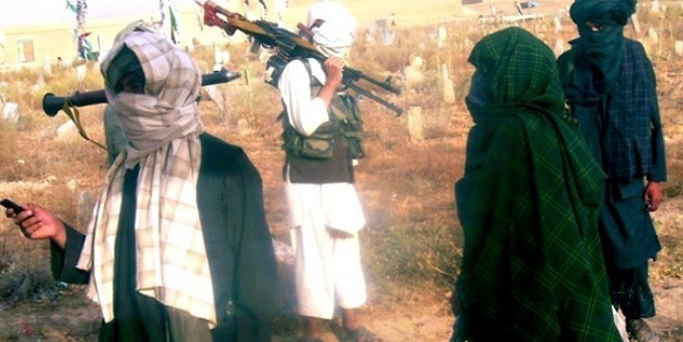 Kerry 'tehlikeli' dedi, Pakistan hemen yasakladı