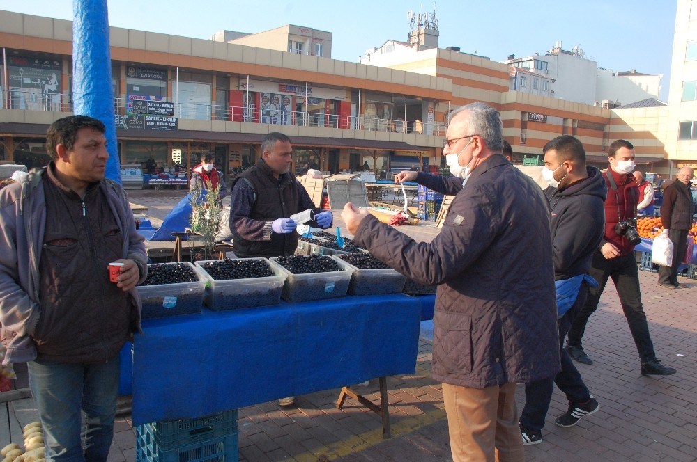 Keşan pazar yerinde maske ve eldiven ile korona virüs önlemi 