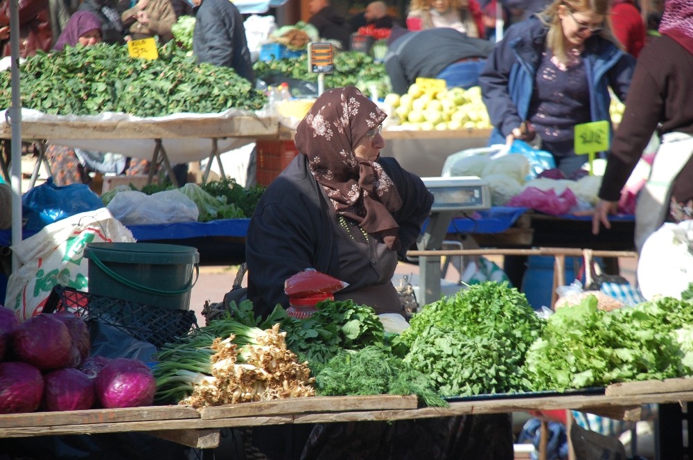Keşan pazarının emekçi kadınları pazar yerinde kadın olmayı anlattı 