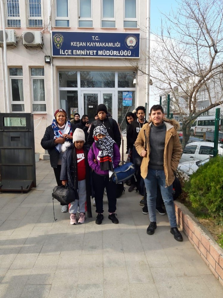 Keşan’da 21 düzensiz göçmen yakalandı, göçmen kaçakçısı tutuklandı 