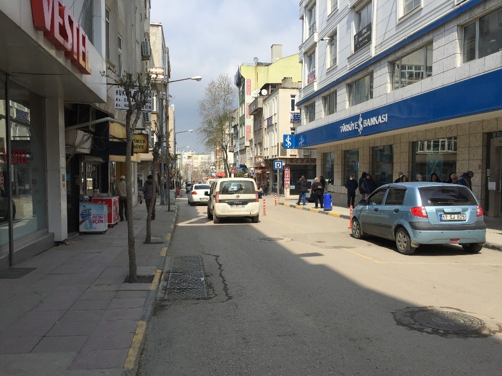 Keşan’da ana arterler ve zorunlu ihtiyaç dışında kalan iş yerleri geçici olarak kapatıldı 