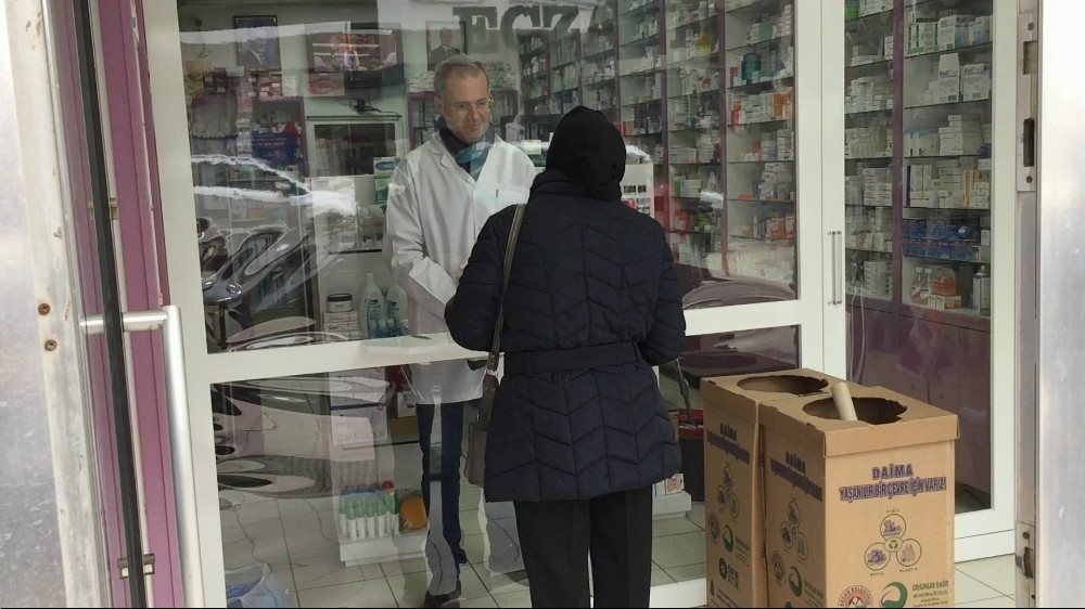 Keşan’da eczanelerden cam bölmeli Korona virüs önlemi 