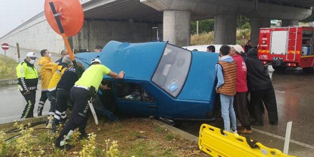 Keşan'da feci kaza... Sıkışan çift için seferber oldular