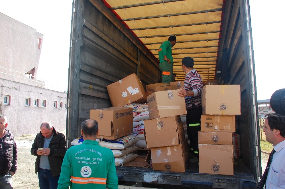 Keşanlıların deprem bölgesine yardımları yola çıktı 