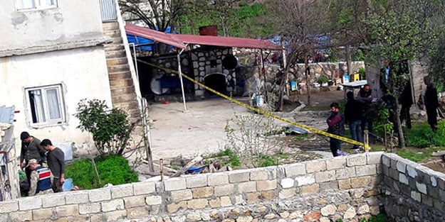 Keserli dehşet! 'Baban yatakta kanlar içinde yatıyor'