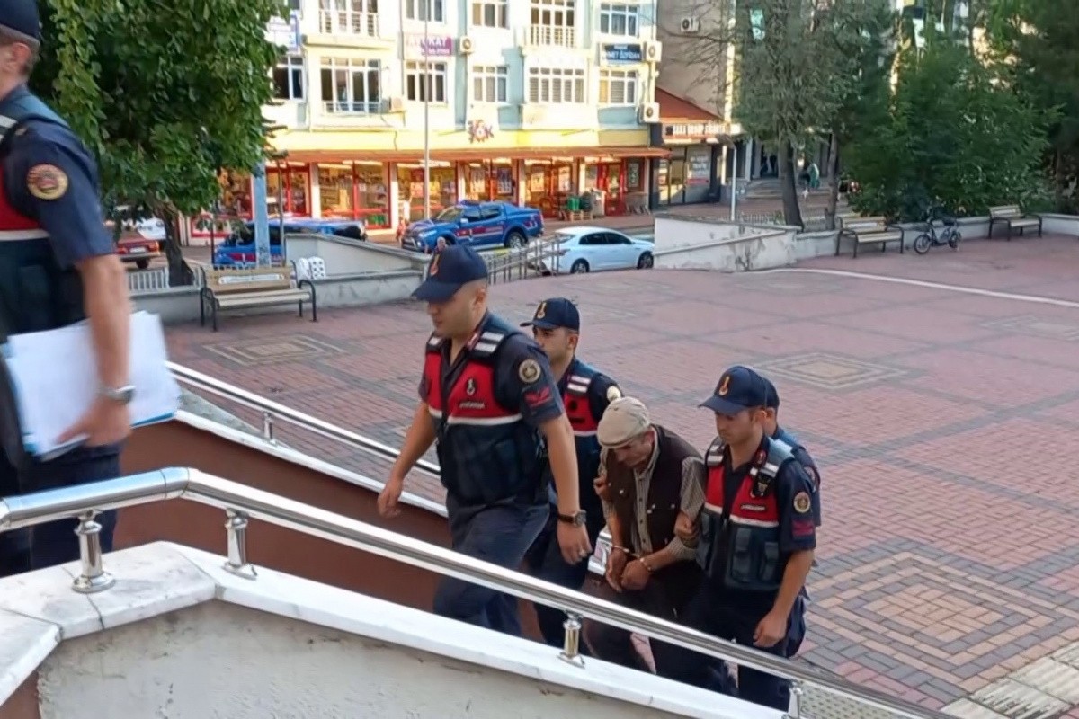 'Kesik baş' cinayetinde çelişkili ifadeler veren kardeş tutuklandı